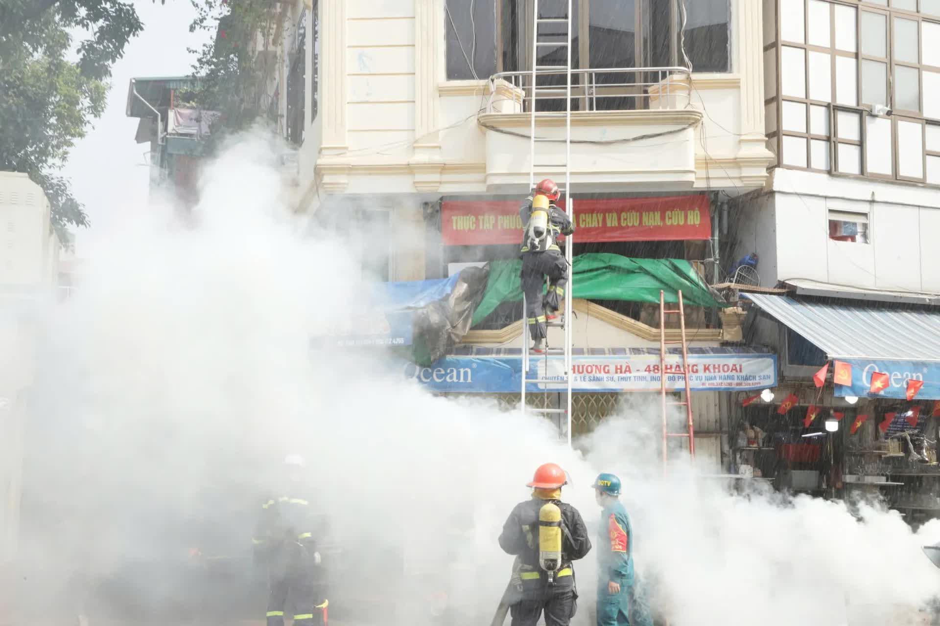 Ra mắt Tổ thường trực chữa cháy, cứu nạn cứu hộ tại phố đi bộ hồ Hoàn Kiếm và chợ đêm Đồng Xuân- Ảnh 9.