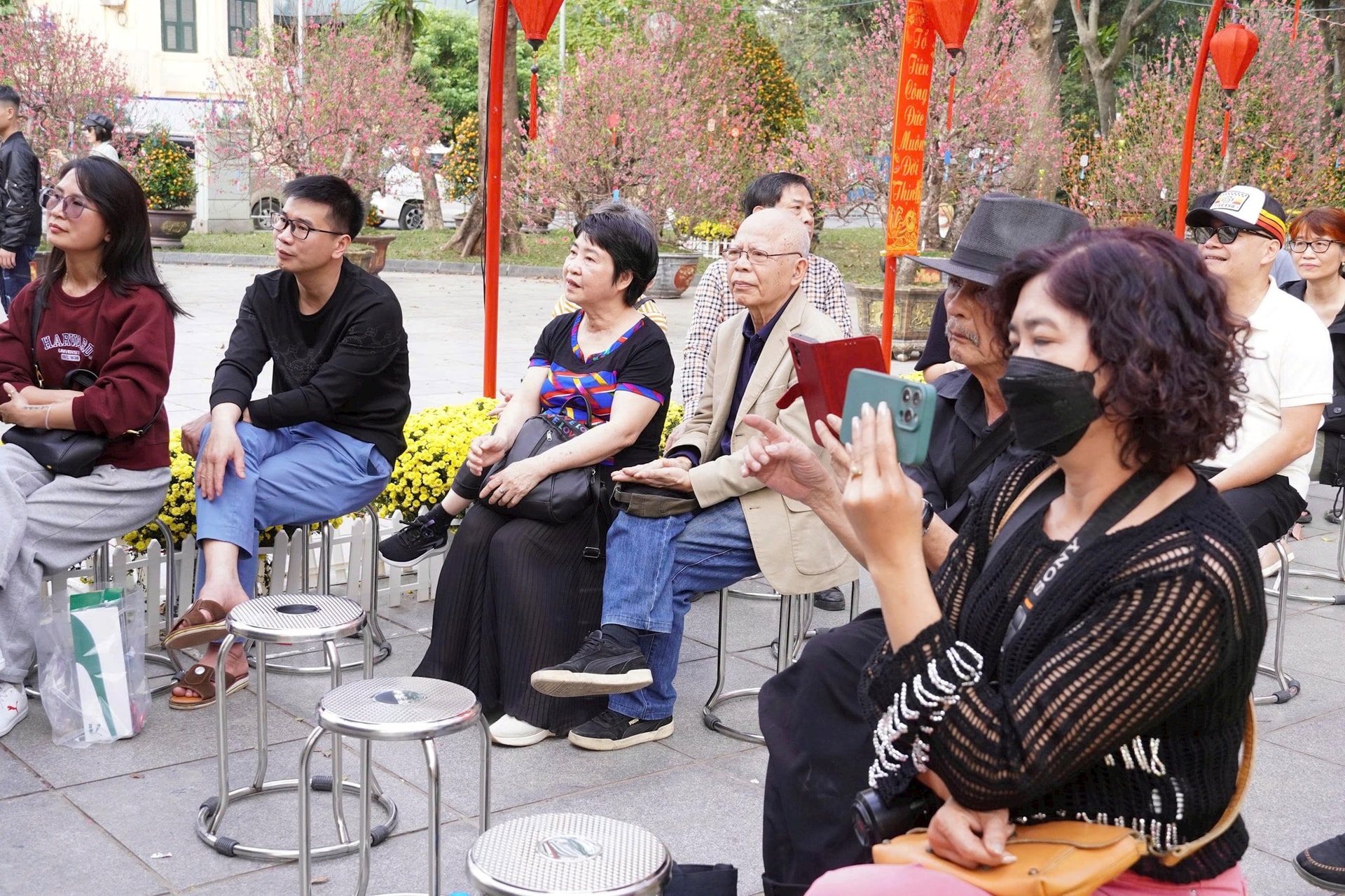 Không gian nghệ thuật ngập tràn sắc xuân ở Thủ đô- Ảnh 4.