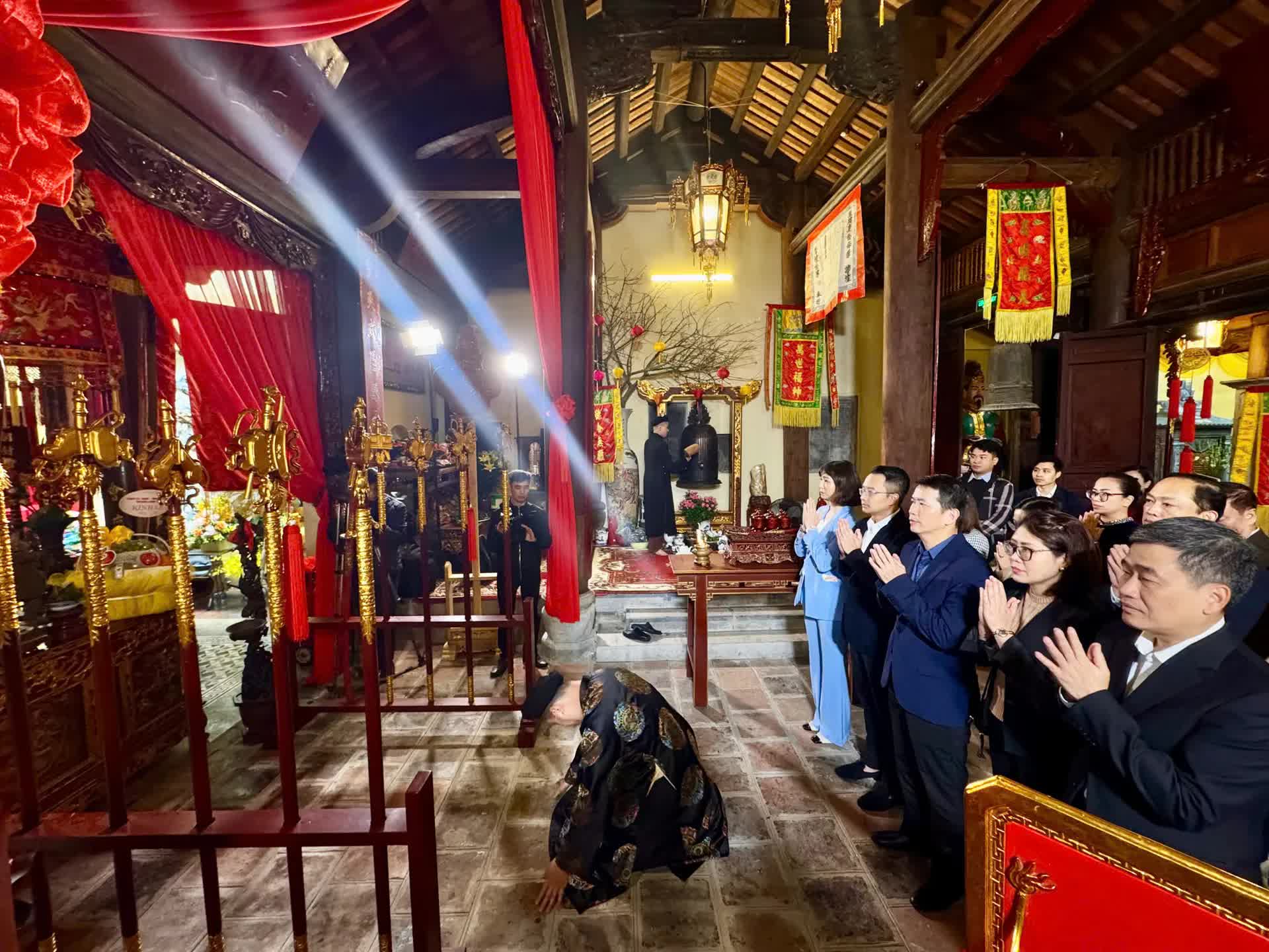 Lễ dâng hương kỷ niệm ngày hoá Đức Đại vương Trần Lựu- Ảnh 1.