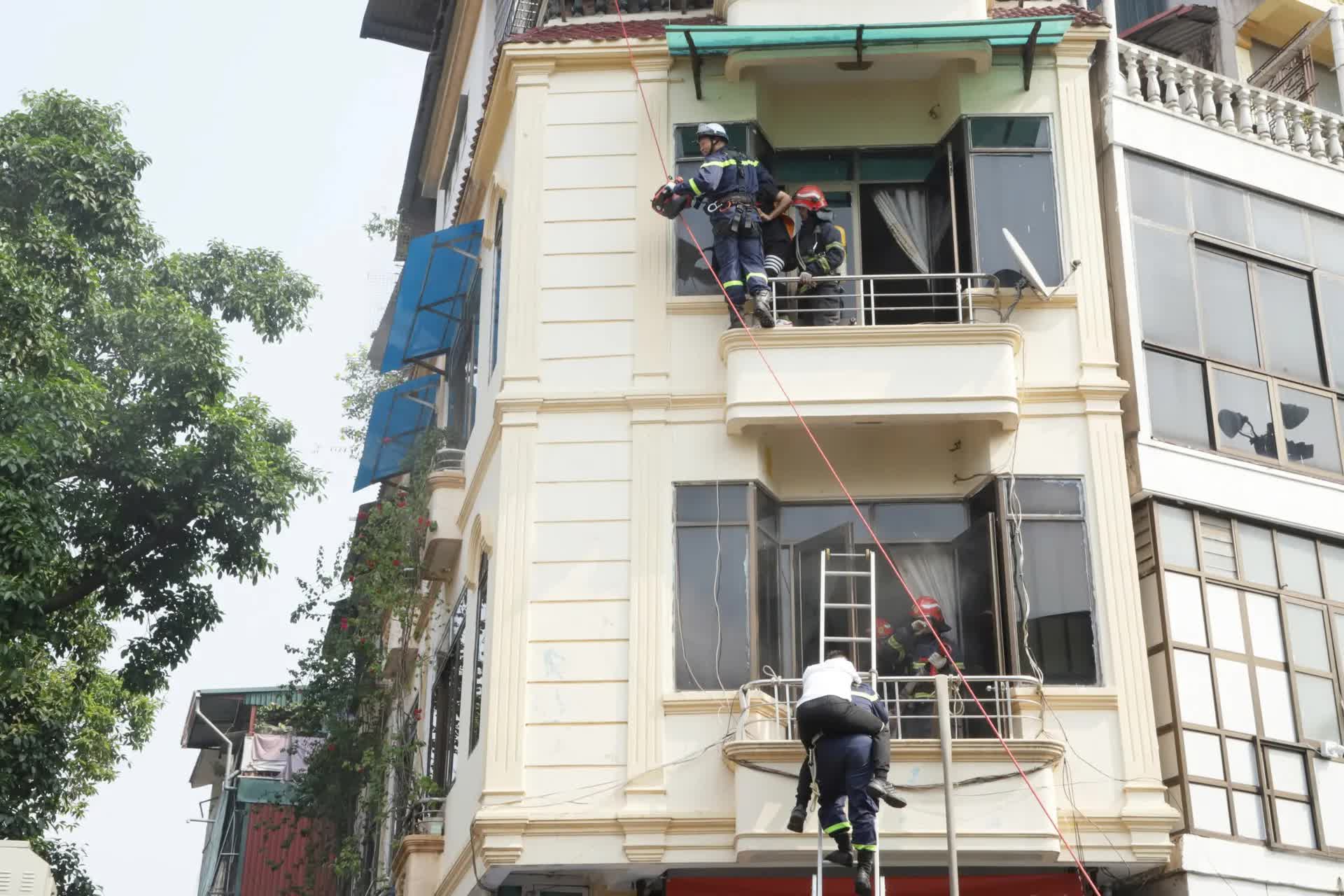 Ra mắt Tổ thường trực chữa cháy, cứu nạn cứu hộ tại phố đi bộ hồ Hoàn Kiếm và chợ đêm Đồng Xuân- Ảnh 11.