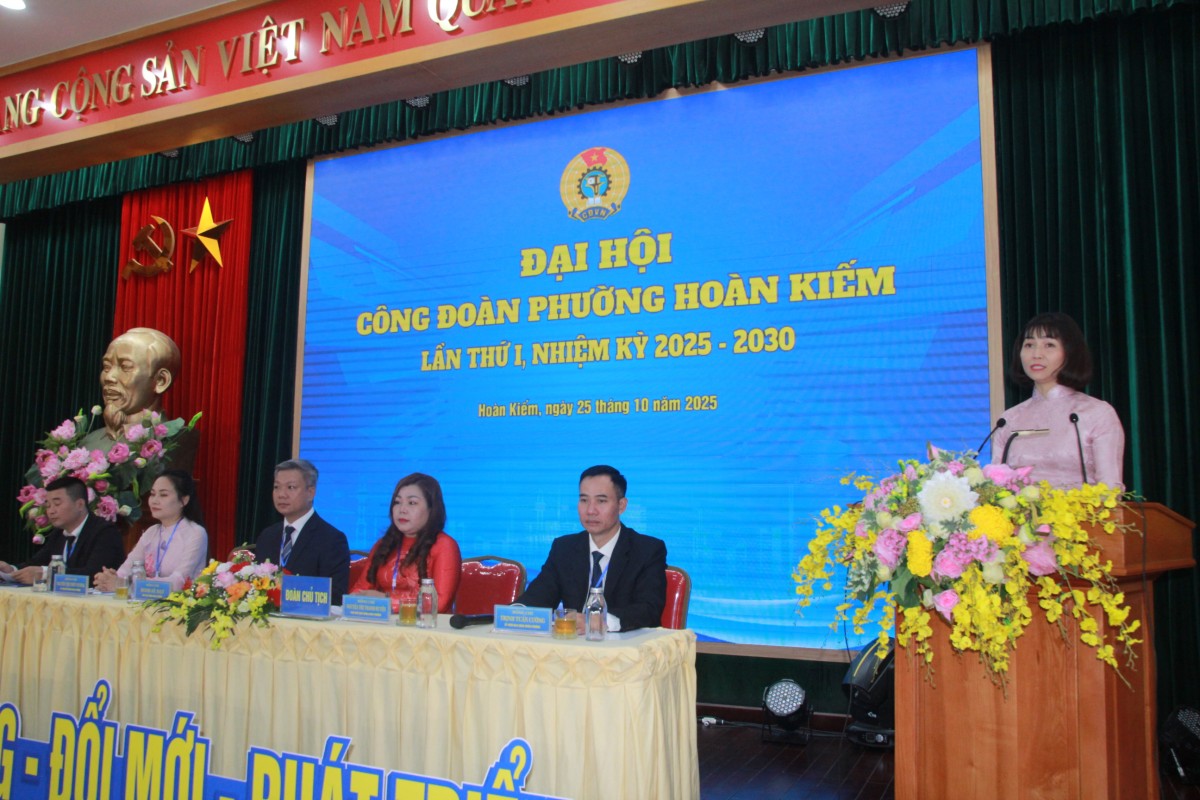 Xây dựng Công đoàn phường Hoàn Kiếm vững mạnh toàn diện- Ảnh 1.