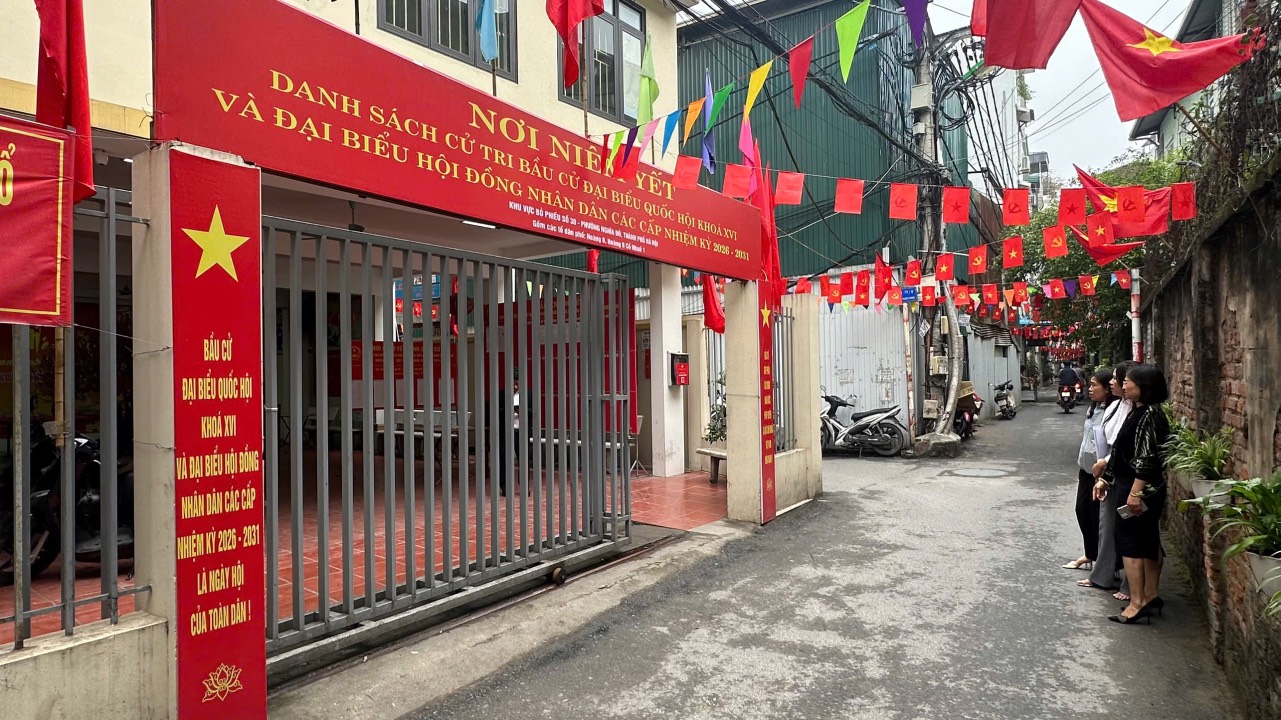HĐND phường Nghĩa Đô giám sát công tác chuẩn bị tại các tổ bầu cử- Ảnh 4.