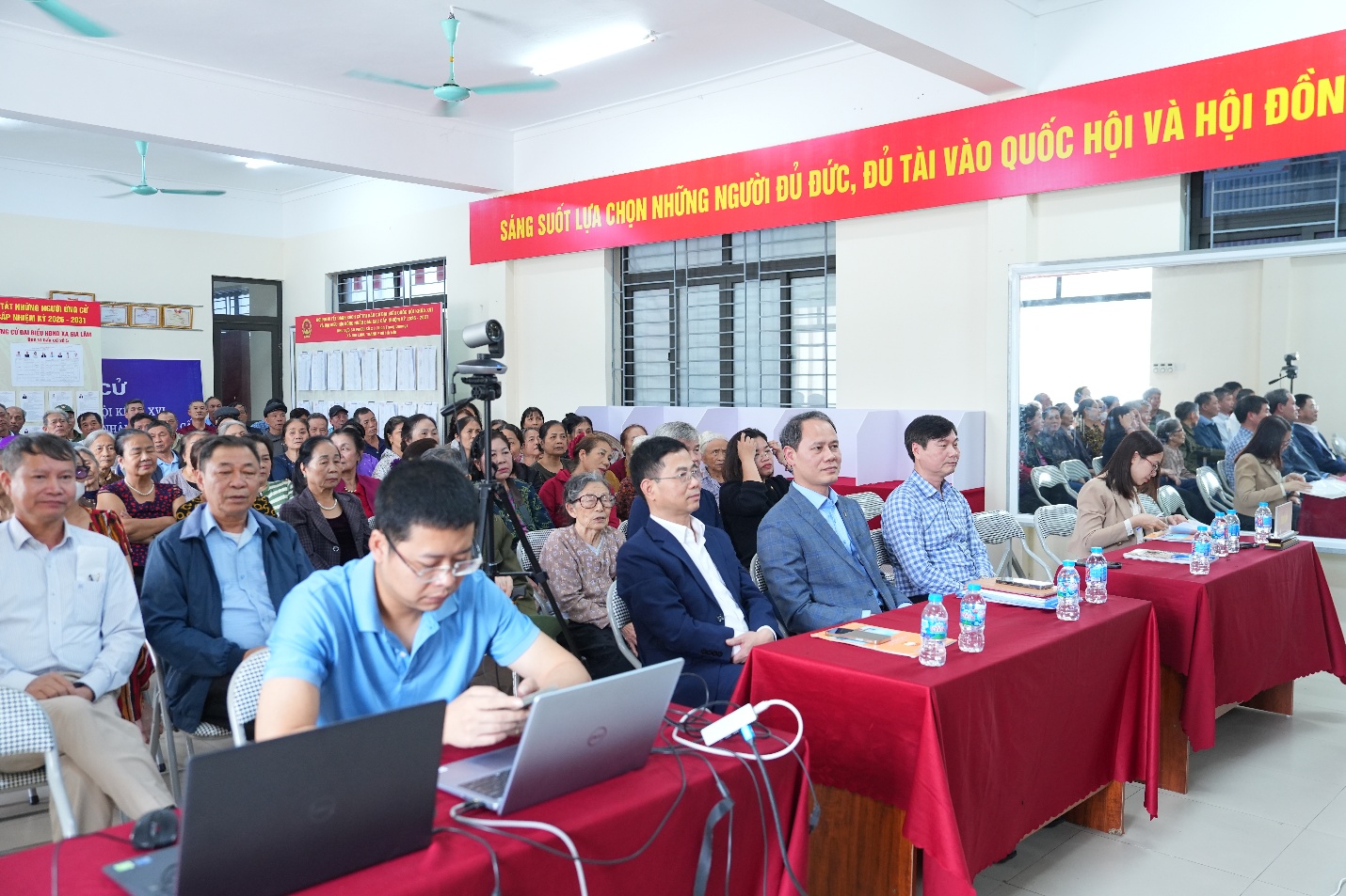 Các ứng cử viên đại biểu HĐND xã Gia Lâm tiếp xúc cử tri tại đơn vị bầu cử số 5- Ảnh 2.