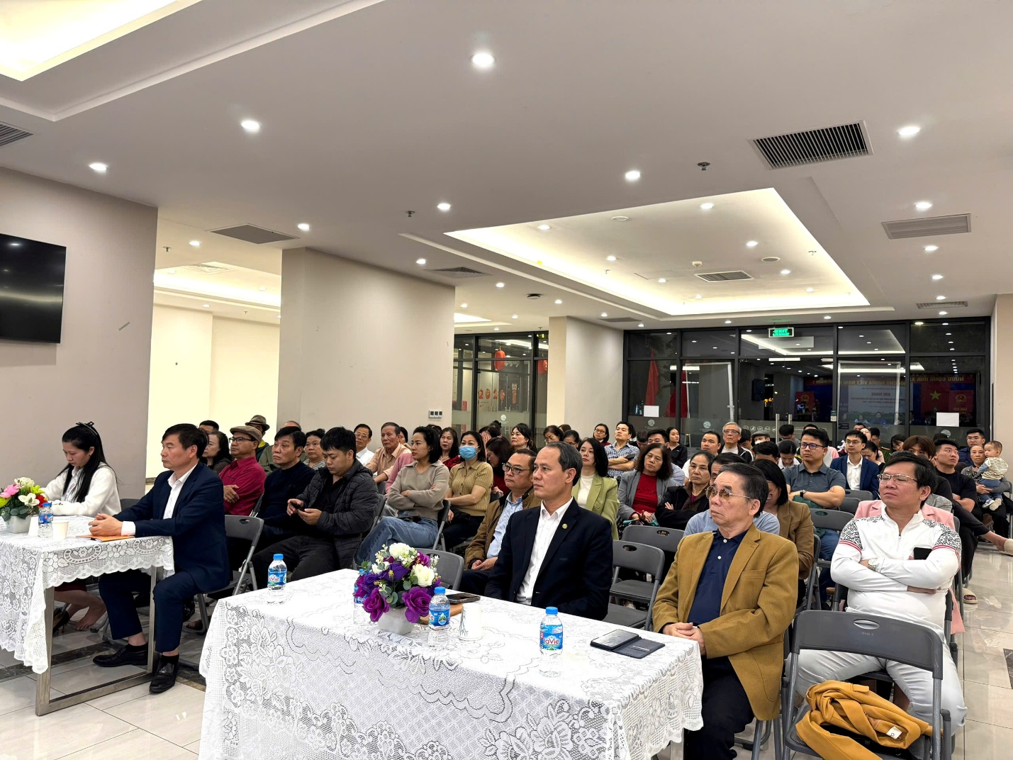 Ứng cử viên đại biểu HĐND xã Gia Lâm khóa II tiếp xúc cử tri tại đơn vị bầu cử số 6- Ảnh 7.