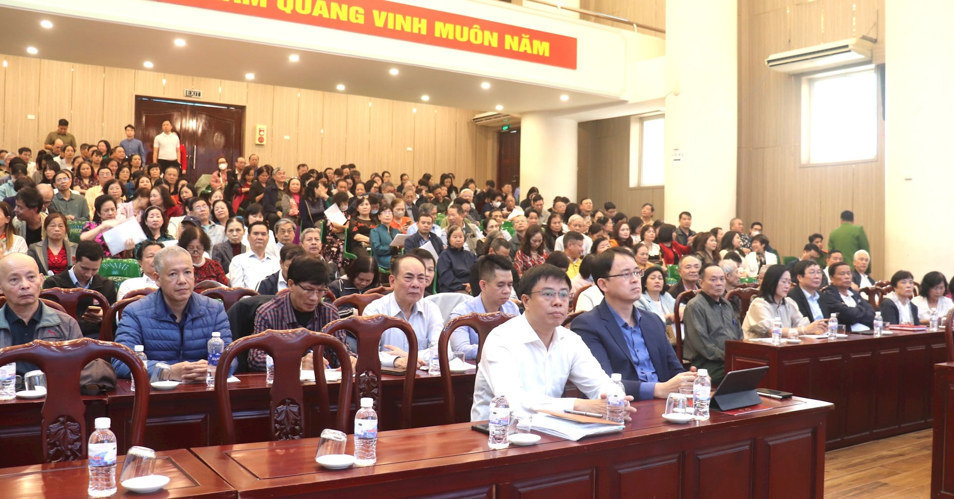 Phường Vĩnh Tuy trang bị kỹ năng thực tế cho hơn 400 thành viên các tổ bầu cử- Ảnh 1.