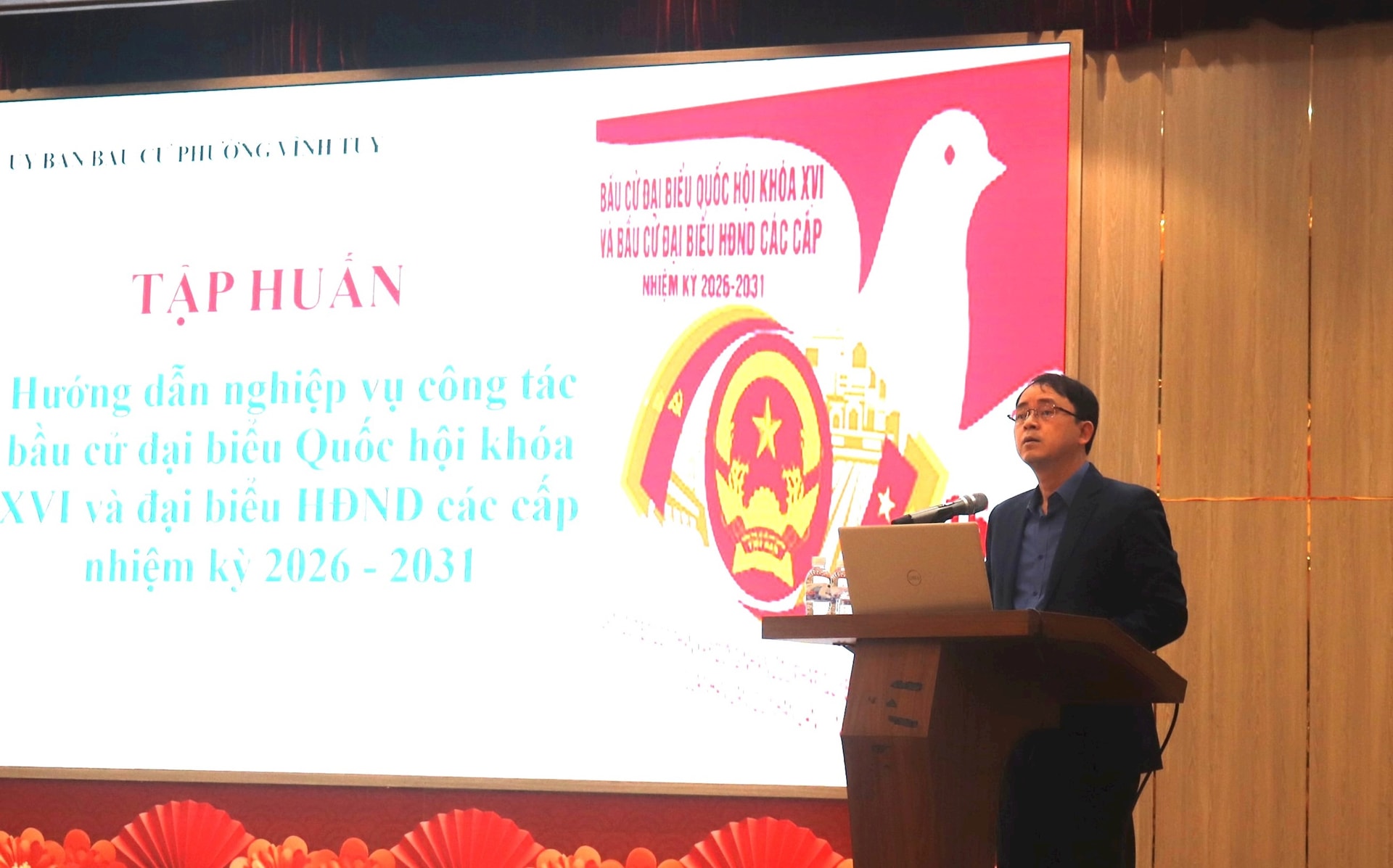 Phường Vĩnh Tuy trang bị kỹ năng thực tế cho hơn 400 thành viên các tổ bầu cử- Ảnh 2.