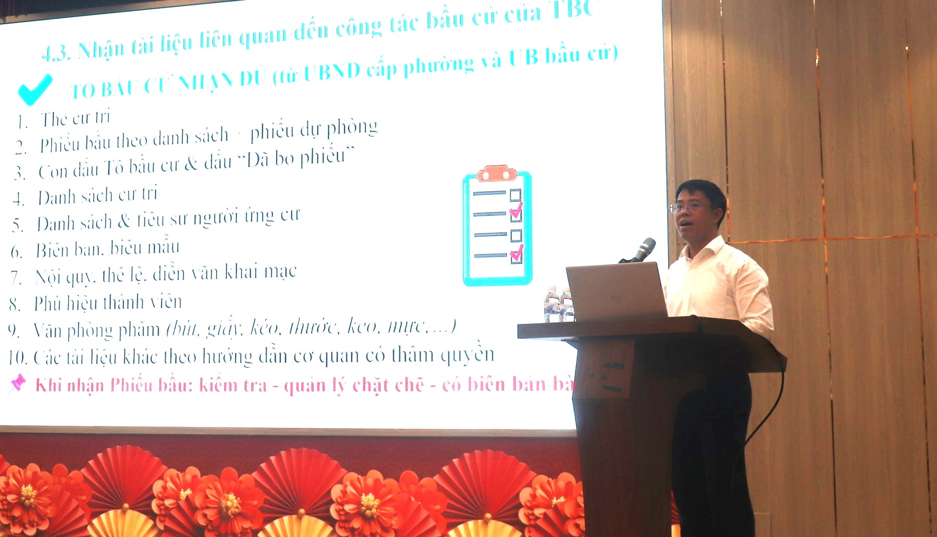 Phường Vĩnh Tuy trang bị kỹ năng thực tế cho hơn 400 thành viên các tổ bầu cử- Ảnh 3.