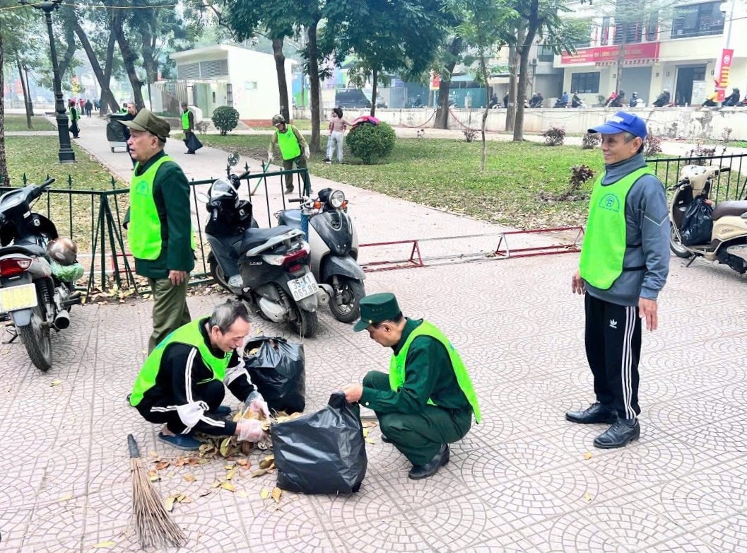 Phường Hai Bà Trưng làm đẹp đường phố mừng ngày bầu cử- Ảnh 3.