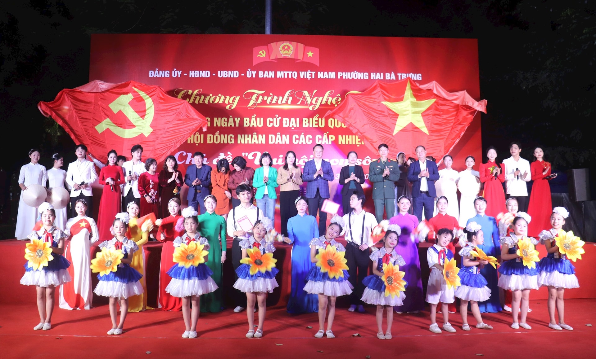 Đặc sắc chương trình chào mừng ngày hội non sông phường Hai Bà Trưng- Ảnh 3.