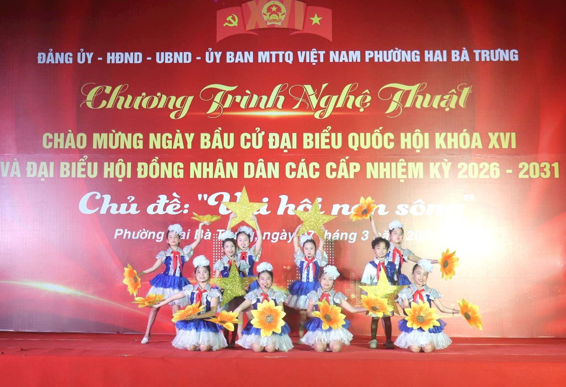 Đặc sắc chương trình chào mừng ngày hội non sông phường Hai Bà Trưng- Ảnh 6.