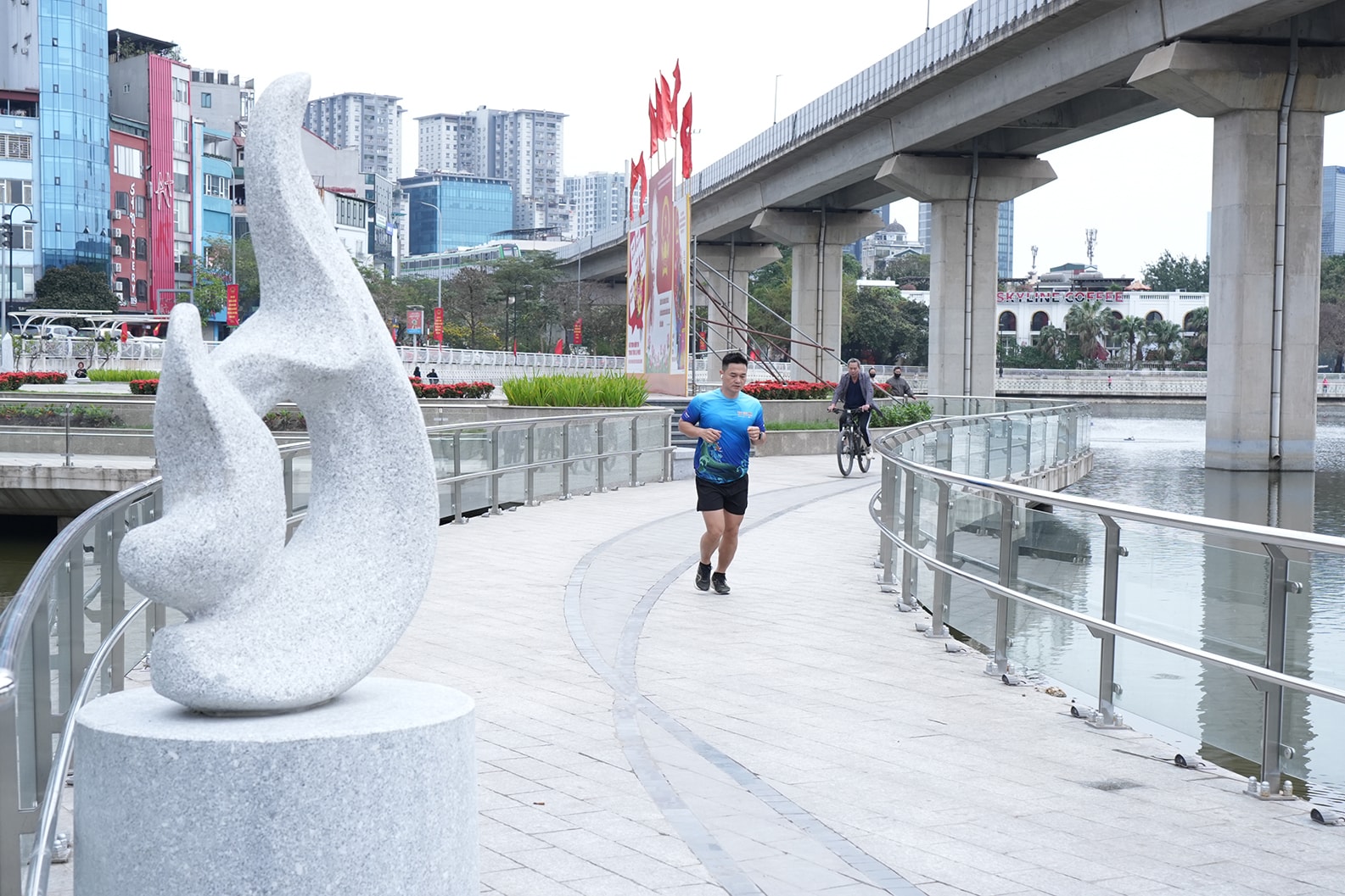 Phường Ô Chợ Dừa gắn biển công trình cải tạo hồ Đống Đa- Ảnh 4.