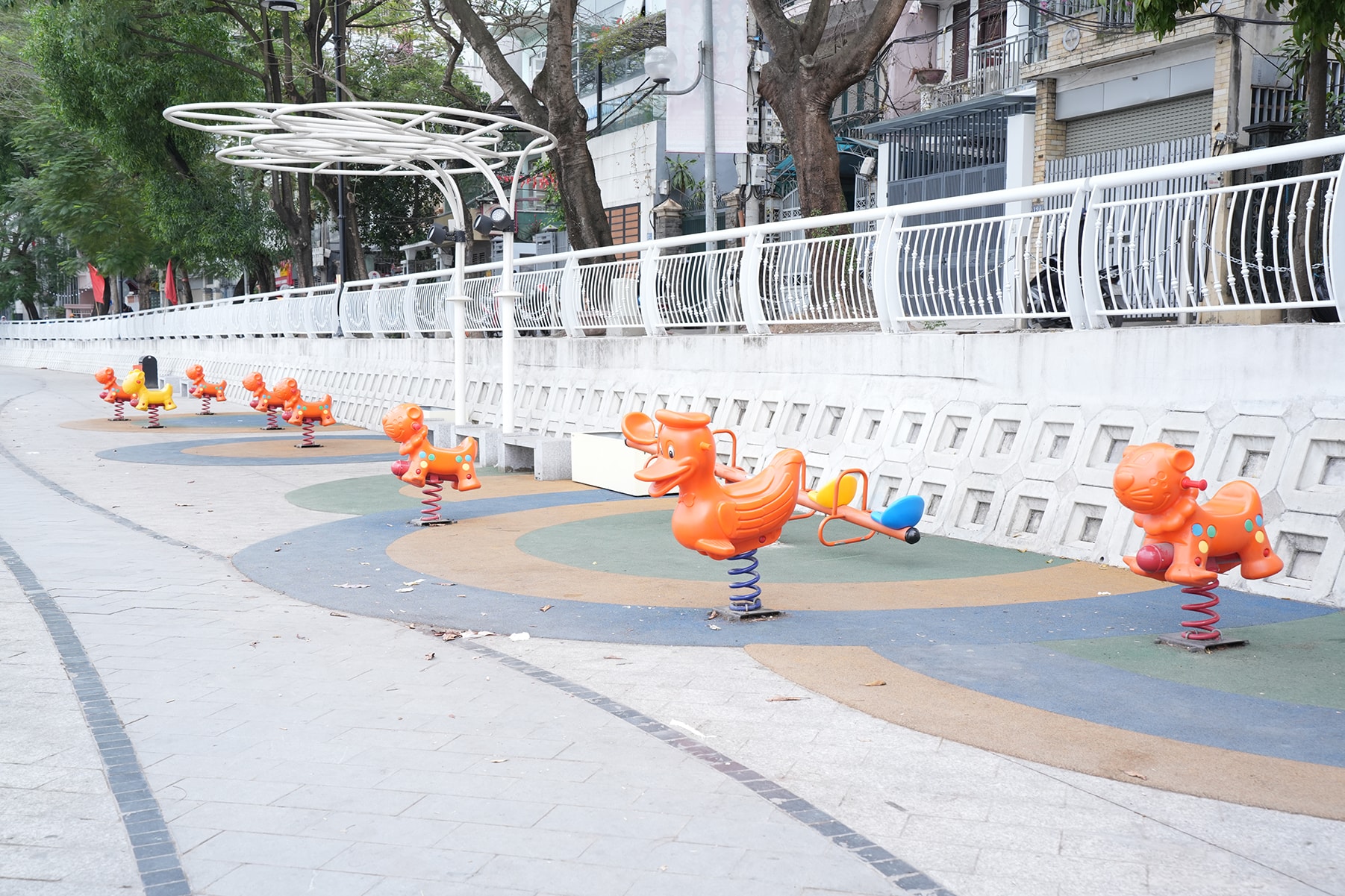 Phường Ô Chợ Dừa gắn biển công trình cải tạo hồ Đống Đa- Ảnh 8.