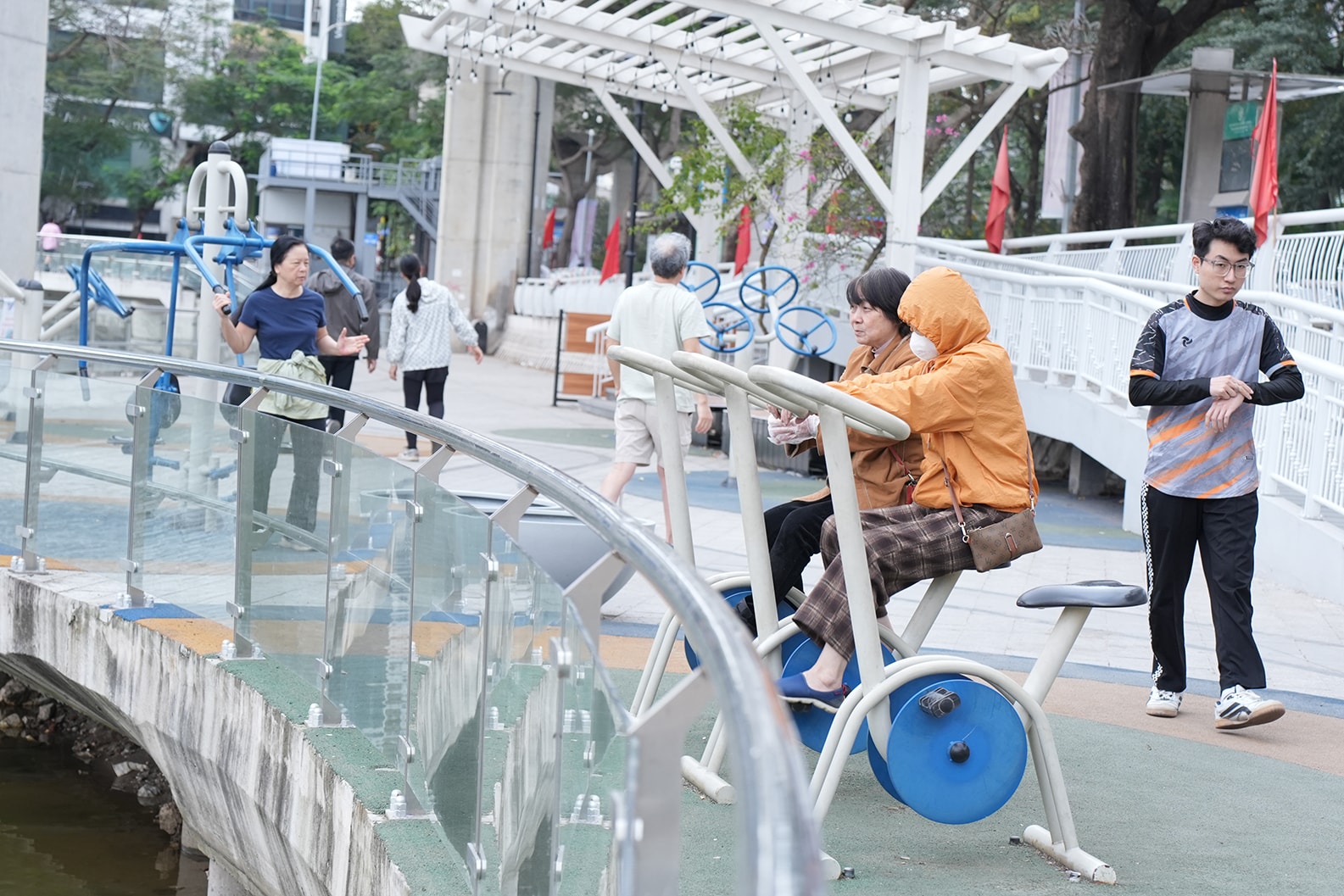 Phường Ô Chợ Dừa gắn biển công trình cải tạo hồ Đống Đa- Ảnh 6.