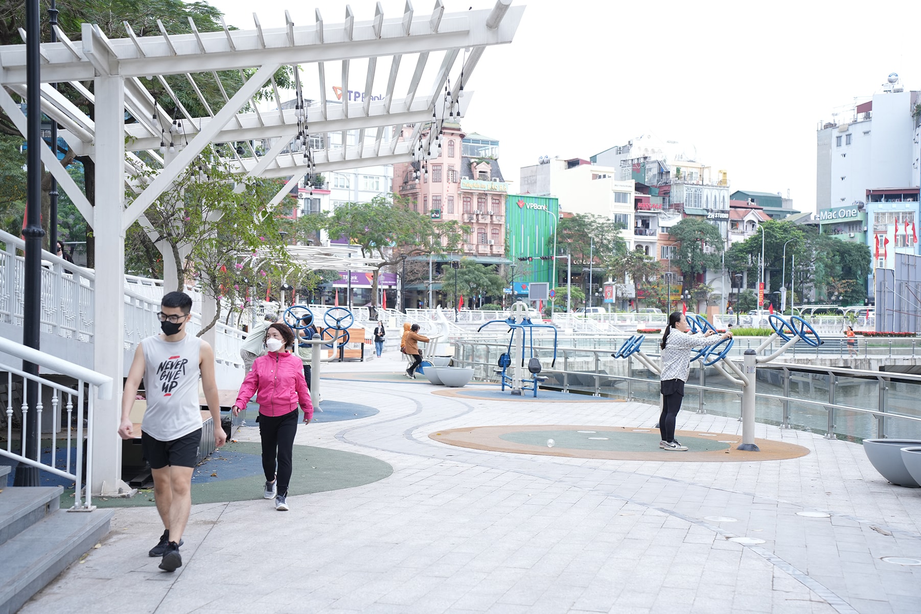 Phường Ô Chợ Dừa gắn biển công trình cải tạo hồ Đống Đa- Ảnh 7.