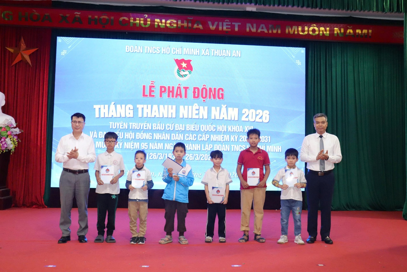 A group of people standing on a stage  AI-generated content may be incorrect.