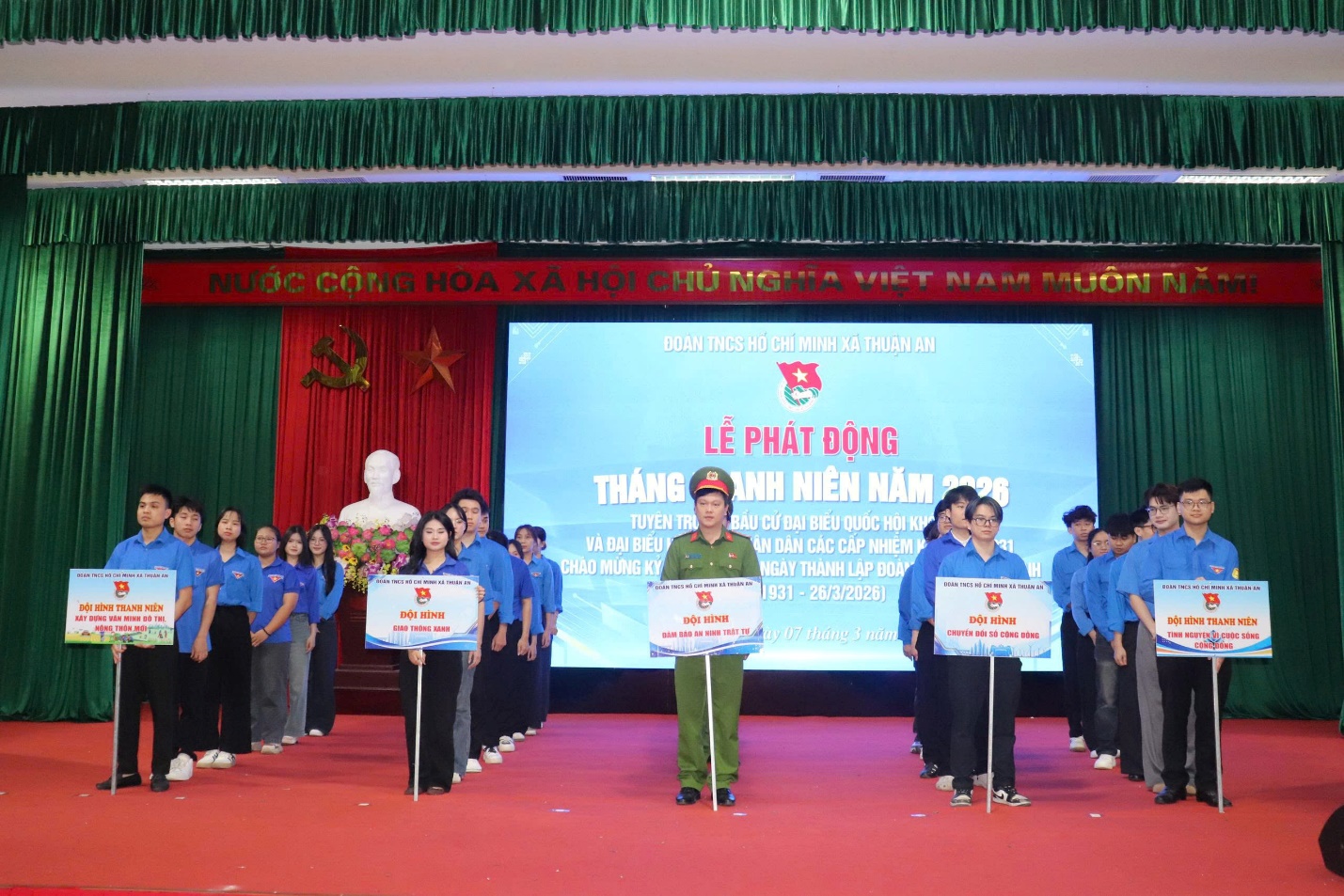 A group of people standing on a stage  AI-generated content may be incorrect.