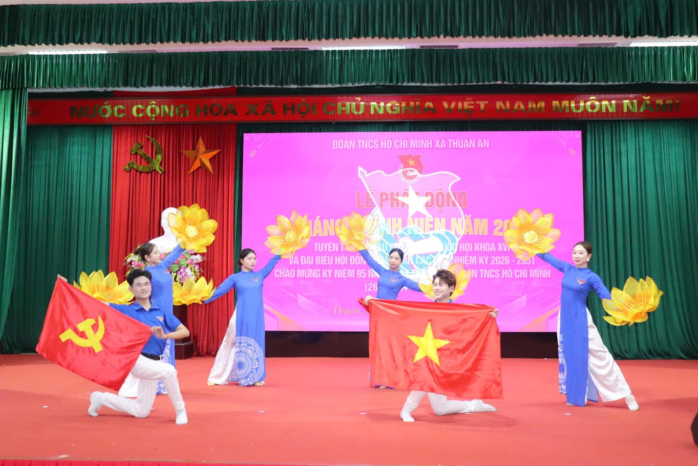 A group of people dancing on a stage  AI-generated content may be incorrect.