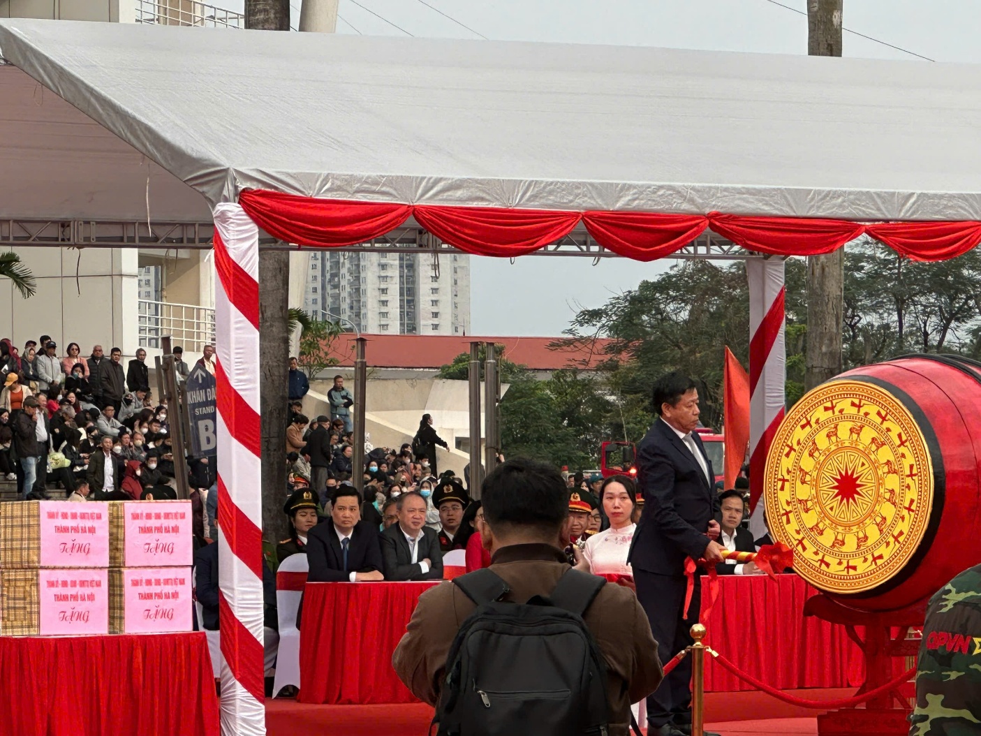 Thanh niên phường Phương Liệt hăng hái lên đường nhập ngũ bảo vệ Tổ quốc- Ảnh 2.