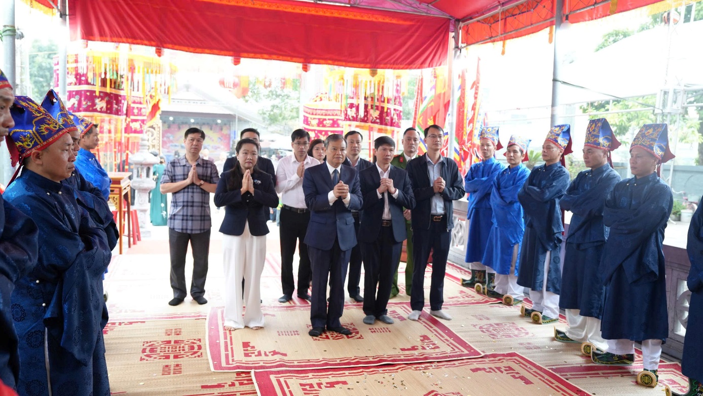 Đồng chí Phó Bí thư Đảng ủy, Chủ tịch UBND xã An Khánh Hồ Trung Nghĩa dự Lễ khai hội Hội làng Ngự Câu, An Hạ, Thanh Quang Xuân Bính Ngọ 2026- Ảnh 7.