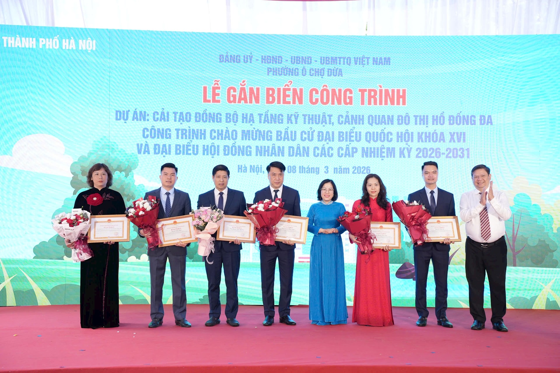 Phường Ô Chợ Dừa gắn biển công trình cải tạo hồ Đống Đa- Ảnh 2.