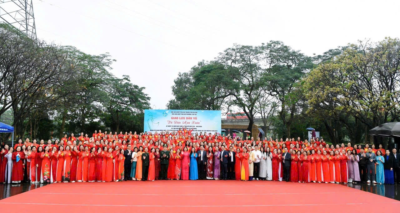  Hội Liên hiệp phụ nữ phường Yên Sở tổ chức Chương trình đồng diễn dân vũ “Vũ điệu mùa xuân” hướng tới cuộc bầu cử.- Ảnh 6.