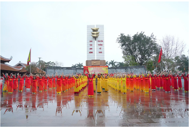 RỰC RỠ “VŨ ĐIỆU ÁO DÀI” – PHỤ NỮ NGỌC HỒI CHÀO MỪNG KỶ NIỆM 116 NĂM NGÀY QUỐC TẾ PHỤ NỮ 8/3/2026 VÀ 1986 NĂM  KHỞI NGHĨA HAI BÀ TRƯNG- Ảnh 1.