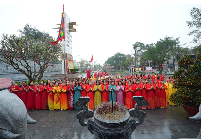 RỰC RỠ “VŨ ĐIỆU ÁO DÀI” – PHỤ NỮ NGỌC HỒI CHÀO MỪNG KỶ NIỆM 116 NĂM NGÀY QUỐC TẾ PHỤ NỮ 8/3/2026 VÀ 1986 NĂM  KHỞI NGHĨA HAI BÀ TRƯNG- Ảnh 2.