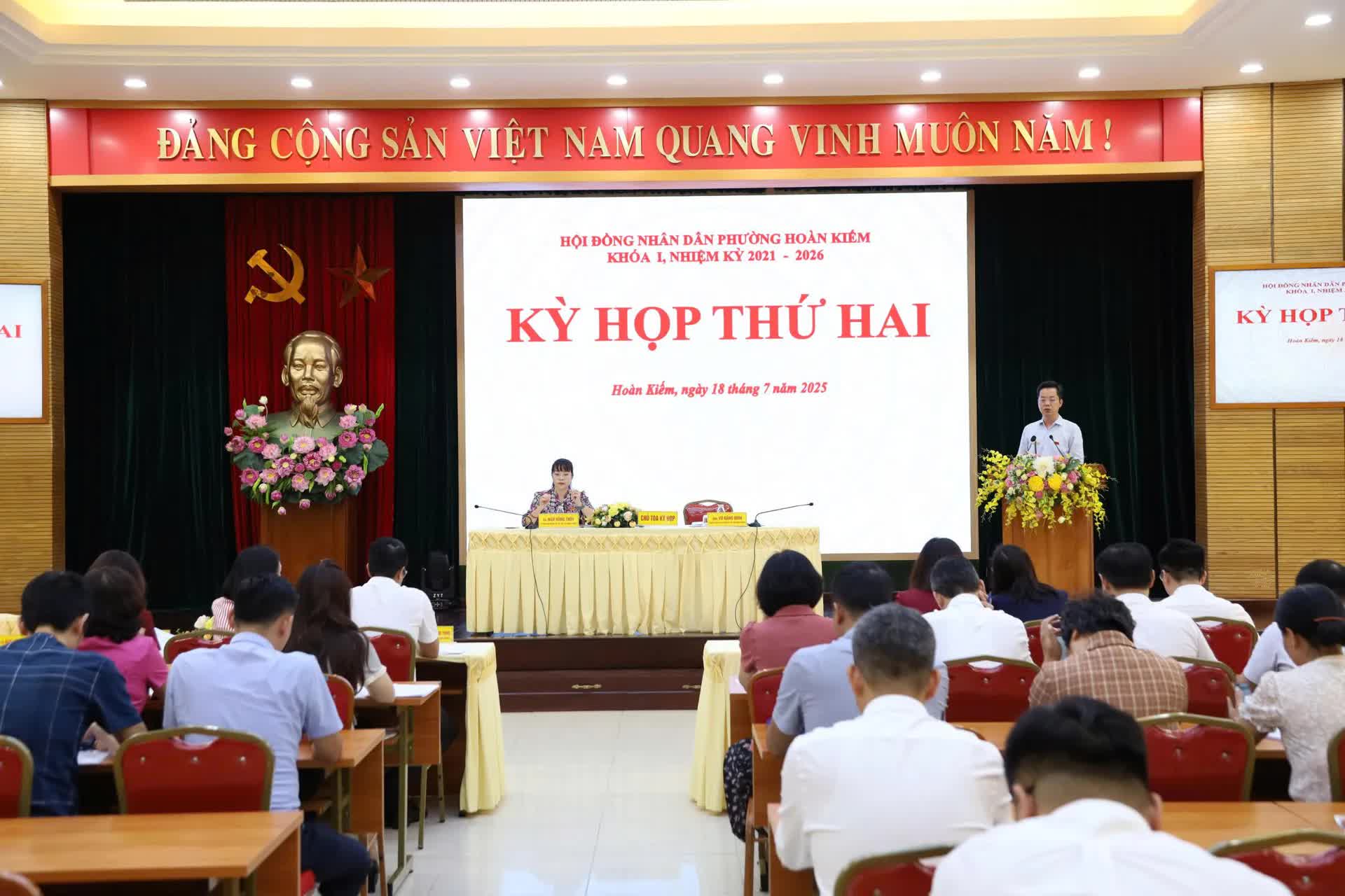 HĐND phường Hoàn Kiếm thông qua các nghị quyết quan trọng- Ảnh 1.