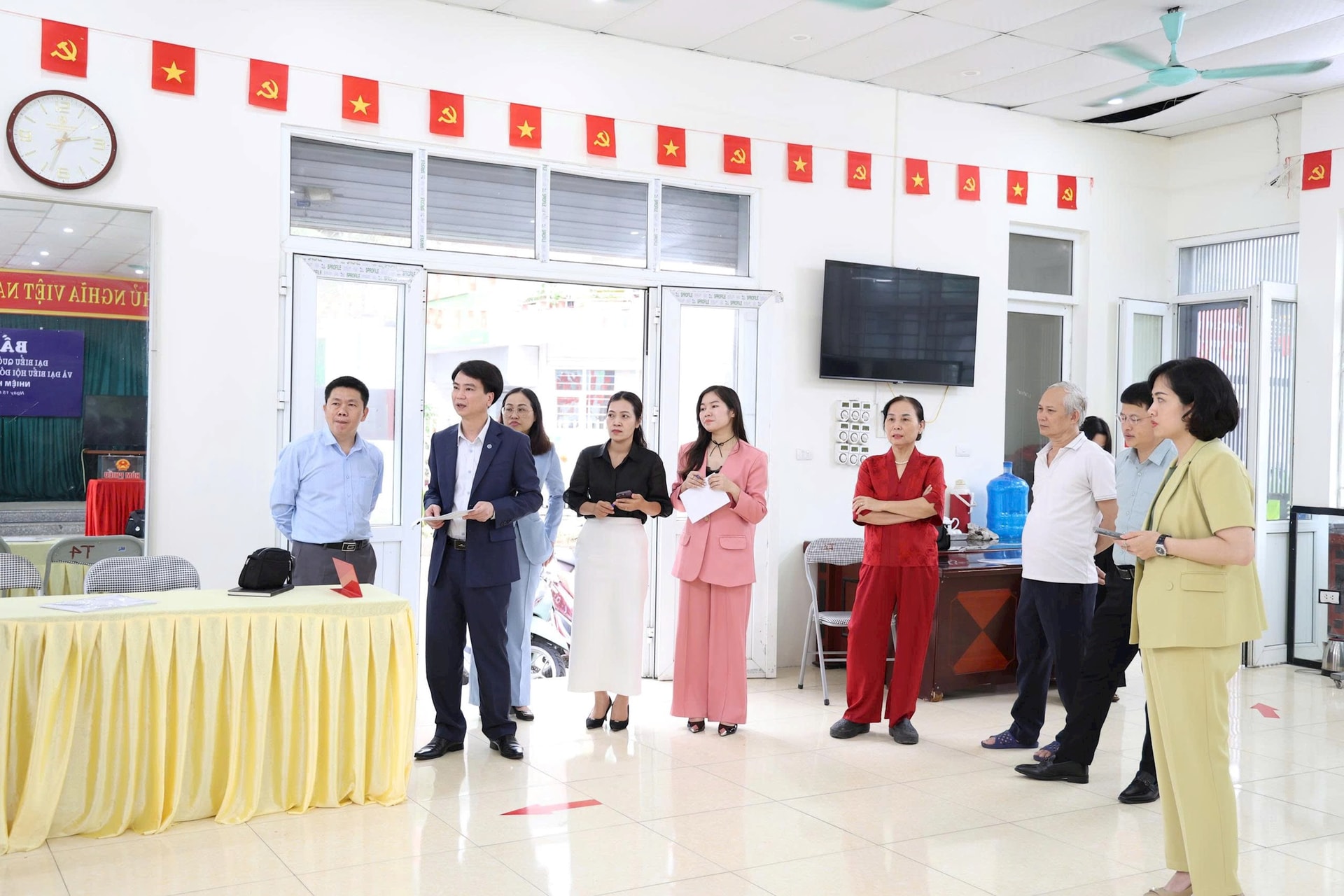 Những ngày “nước rút” trong công tác chuẩn bị bầu cử ở Kiến Hưng- Ảnh 3.