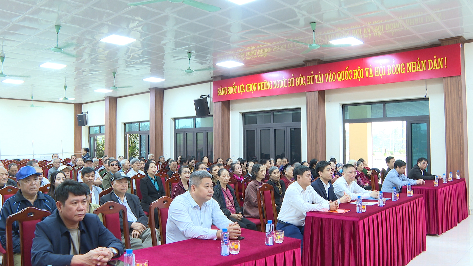 CỬ TRI ĐƠN VỊ BẦU CỬ SỐ 6 TIẾP XÚC VỚI CÁC ỨNG CỬ VIÊN ĐẠI BIỂU HĐND XÃ VĨNH THANH- Ảnh 3.