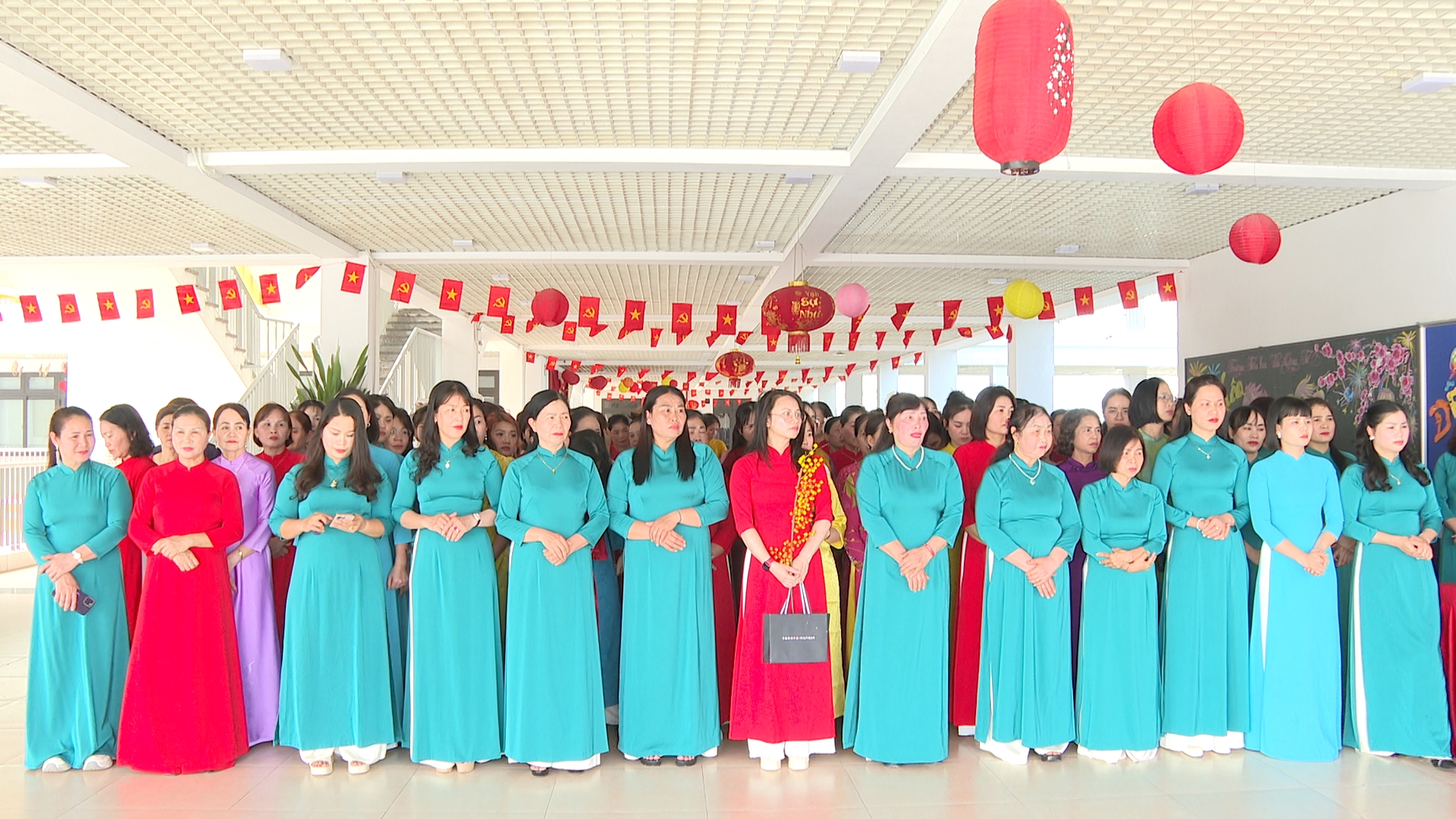 HỘI LHPN XÃ VĨNH THANH TỔ CHỨC HỘI NGHỊ TÔN VINH VẺ ĐẸP ÁO DÀI VÀ ĐỒNG DIỄN DÂN VŨ ÁO DÀI- Ảnh 2.