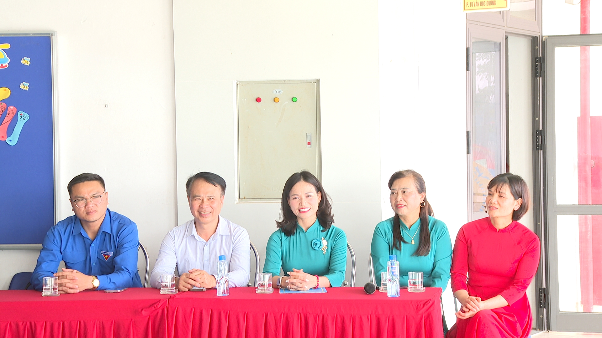 HỘI LHPN XÃ VĨNH THANH TỔ CHỨC HỘI NGHỊ TÔN VINH VẺ ĐẸP ÁO DÀI VÀ ĐỒNG DIỄN DÂN VŨ ÁO DÀI- Ảnh 3.