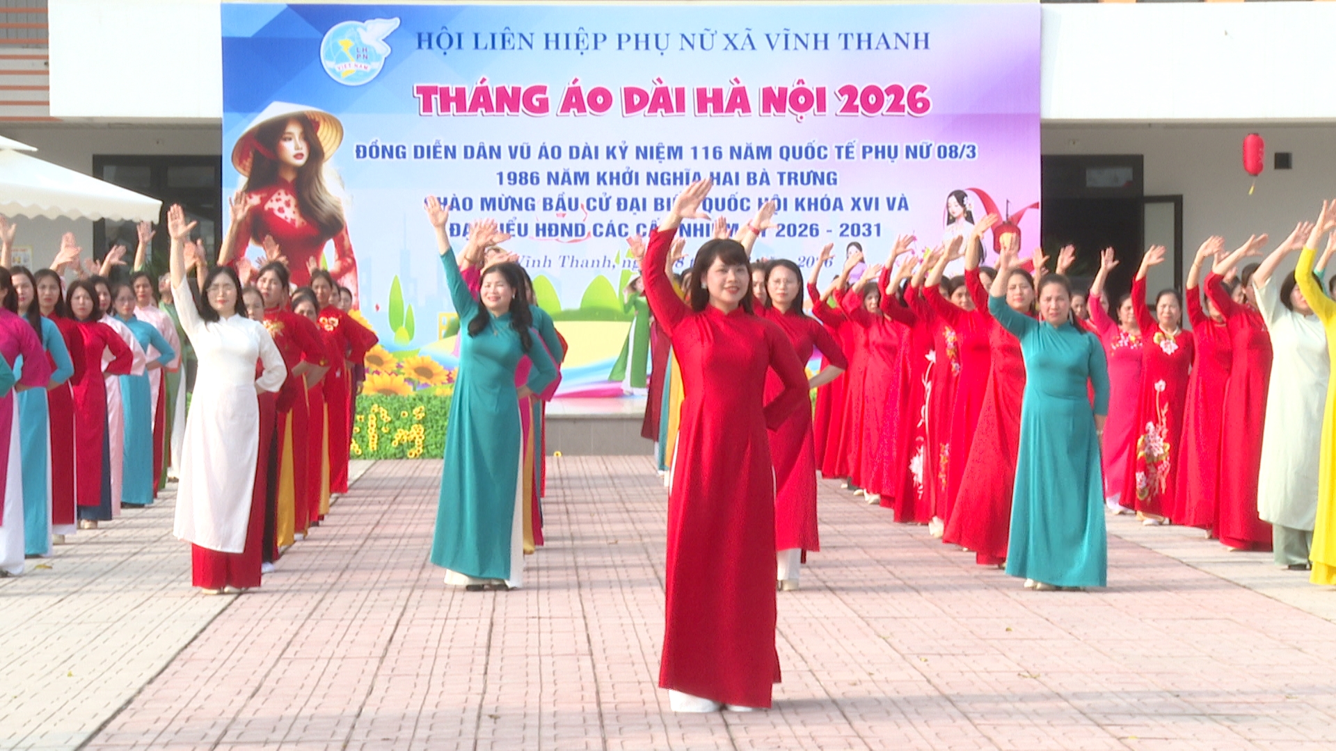 HỘI LHPN XÃ VĨNH THANH TỔ CHỨC HỘI NGHỊ TÔN VINH VẺ ĐẸP ÁO DÀI VÀ ĐỒNG DIỄN DÂN VŨ ÁO DÀI- Ảnh 7.