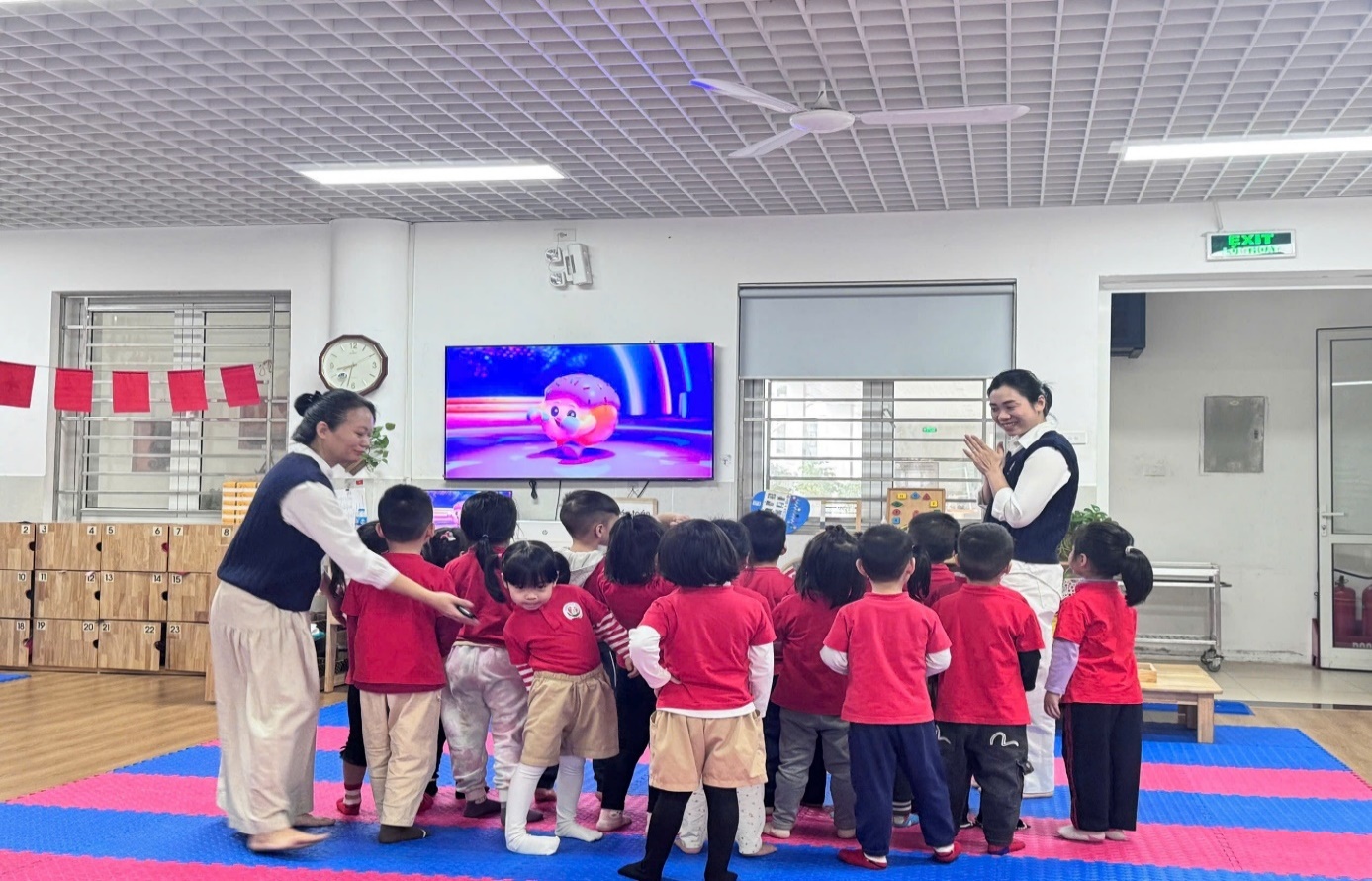 CÔ GIÁO TRƯƠNG THÚY KIÊN TRÌ CÙNG TRẺ TRÊN HÀNH TRÌNH TÌM TIẾNG NÓI- Ảnh 1.