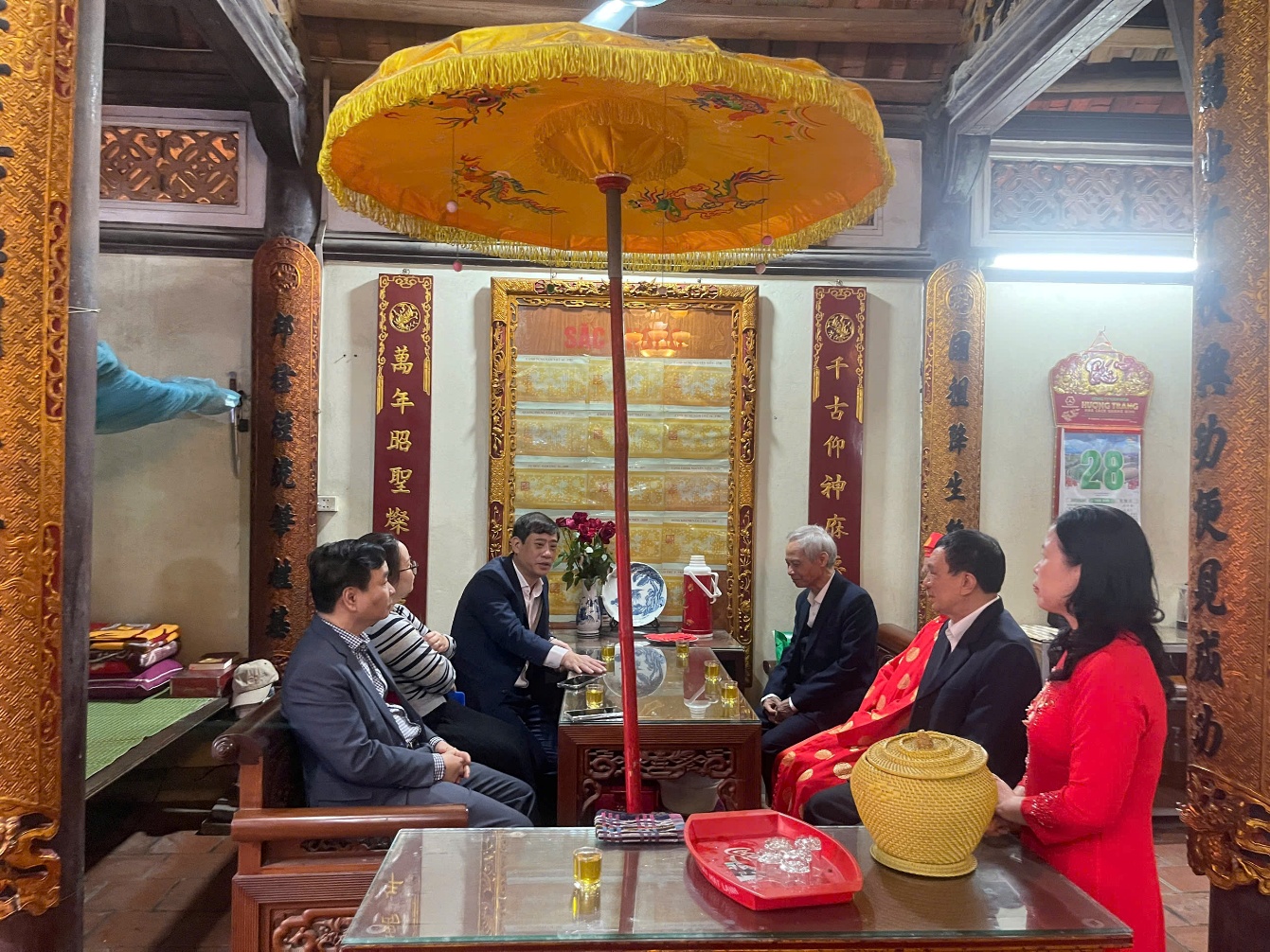 Kiểm tra công tác quản lý di tích và tổ chức lễ hội Xuân Bính Ngọ 2026 trên địa bàn phường- Ảnh 3.