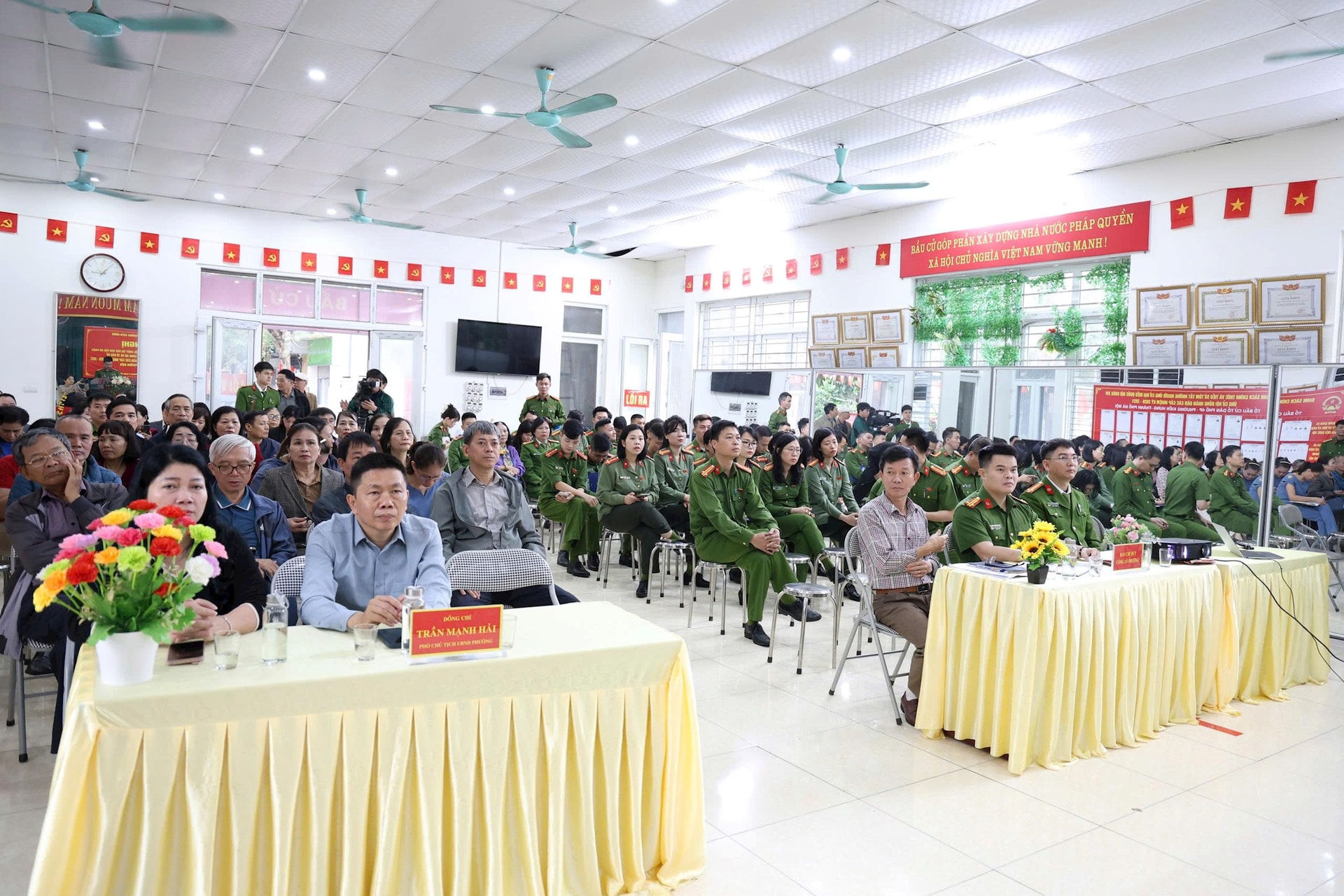 Những ngày “nước rút” trong công tác chuẩn bị bầu cử ở Kiến Hưng- Ảnh 1.