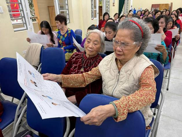 Phụ nữ phường Tây Hồ: Rạng rỡ trong sắc áo dài, trách nhiệm với ngày hội toàn dân!- Ảnh 4.