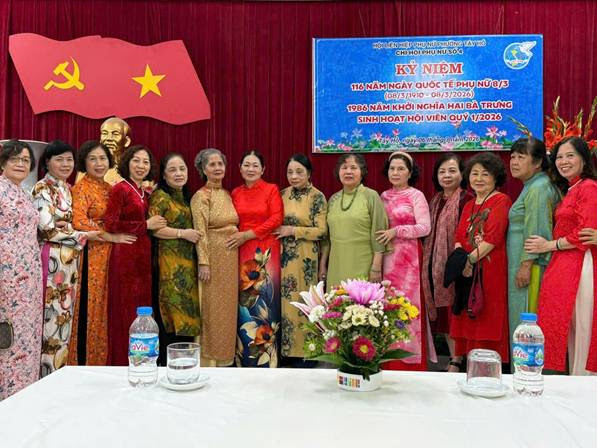 Phụ nữ phường Tây Hồ: Rạng rỡ trong sắc áo dài, trách nhiệm với ngày hội toàn dân!- Ảnh 7.