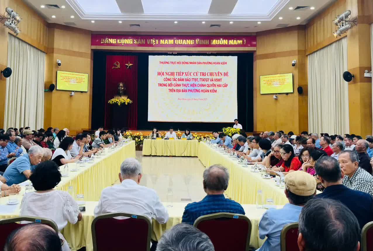 Phường Hoàn Kiếm: Quyết tâm lập lại trật tự đô thị, an toàn giao thông- Ảnh 1.