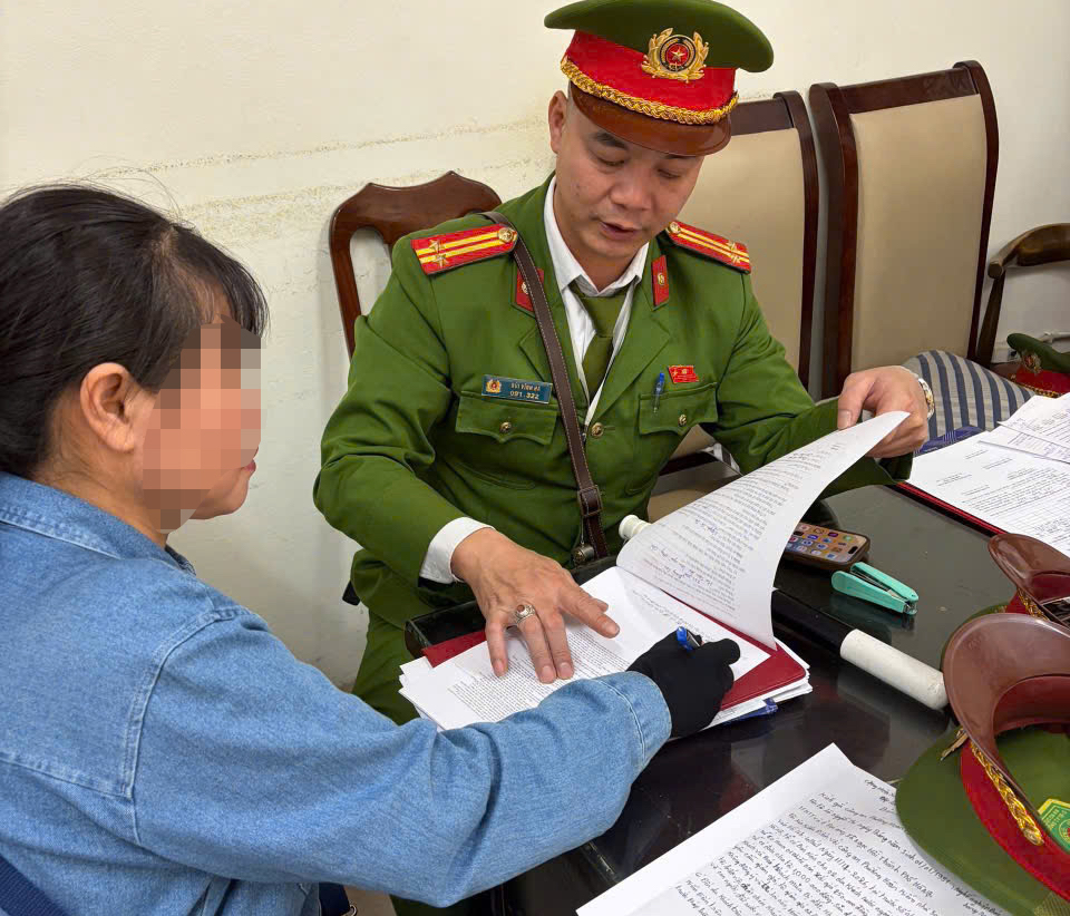 Vụ khách Tây suýt bị 'chặt chém' chiếc nón lá giá 850.000 đồng: Người bán hàng rong khai gì?- Ảnh 1.