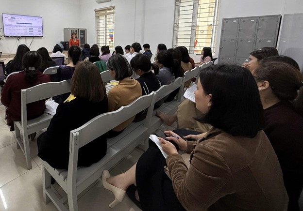 Trạm Y tế phường Thanh Xuân đẩy nhanh tiến độ chiến dịch chuẩn hóa, làm sạch, đồng bộ dữ liệu sức khỏe người dân
- Ảnh 1.