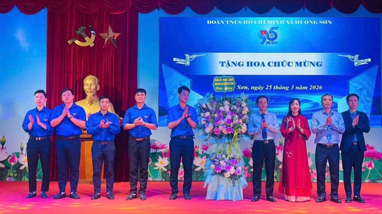 Có thể là hình ảnh về cái bục và văn bản