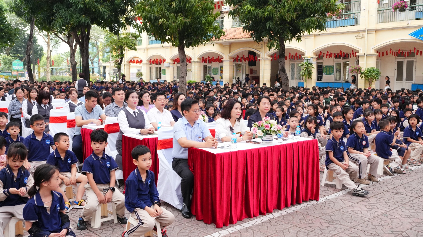 Sôi động Ngày hội trải nghiệm trí tuệ AI và STEM, ROBOTICS của học sinh trường Tiểu học Trung Yên- Ảnh 2.
