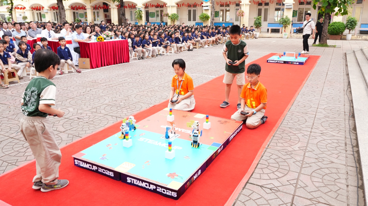Sôi động Ngày hội trải nghiệm trí tuệ AI và STEM, ROBOTICS của học sinh trường Tiểu học Trung Yên- Ảnh 7.