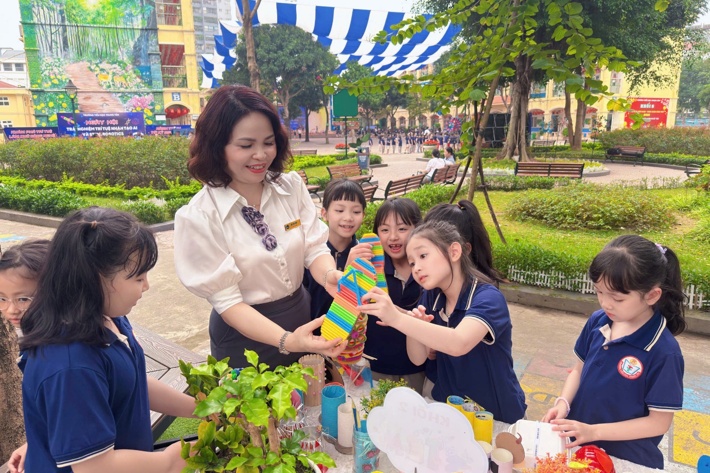 Sôi động Ngày hội trải nghiệm trí tuệ AI và STEM, ROBOTICS của học sinh trường Tiểu học Trung Yên- Ảnh 15.