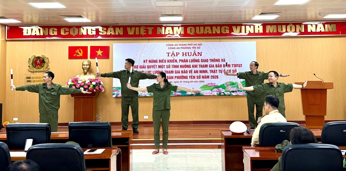 Công an phường Yên Sở tổ chức Hội nghị tập huấn điều khiển, phân luồng giao thông và hỗ trợ giải quyết một số tình huống khi tham gia bảo đảm TTATGT đối với lực lượng tham gia bảo vệ ANTT ở cơ sở trên địa bàn phường Yên Sở- Ảnh 3.
