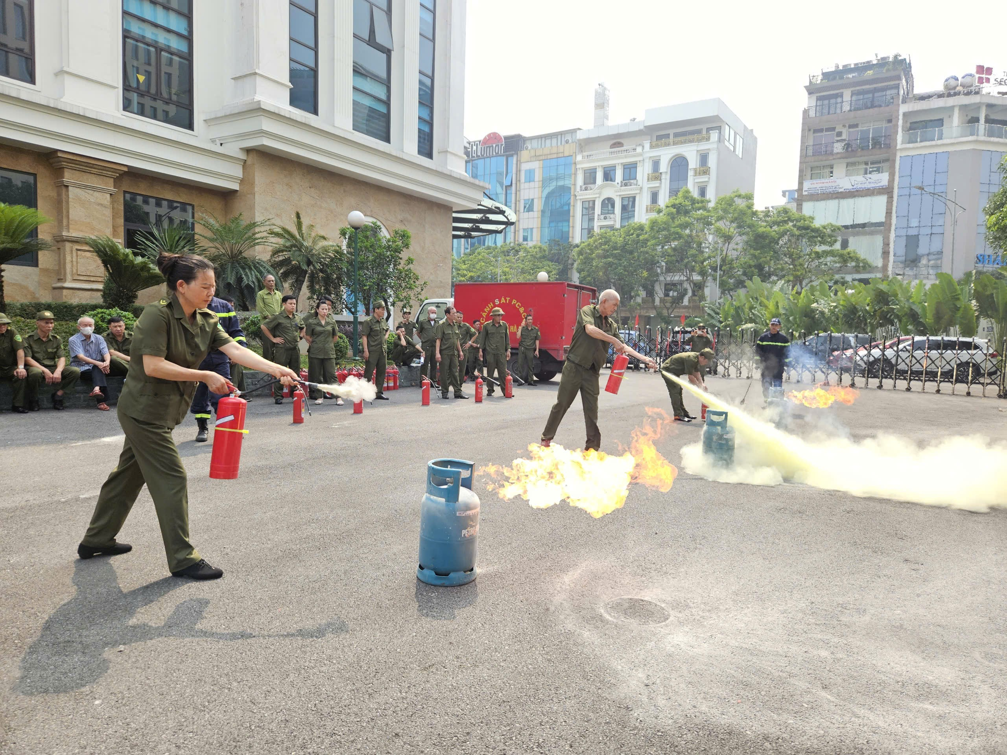 Cầu Giấy: Nâng cao nghiệp vụ phòng cháy cho lực lượng an ninh trật tự cơ sở- Ảnh 4.