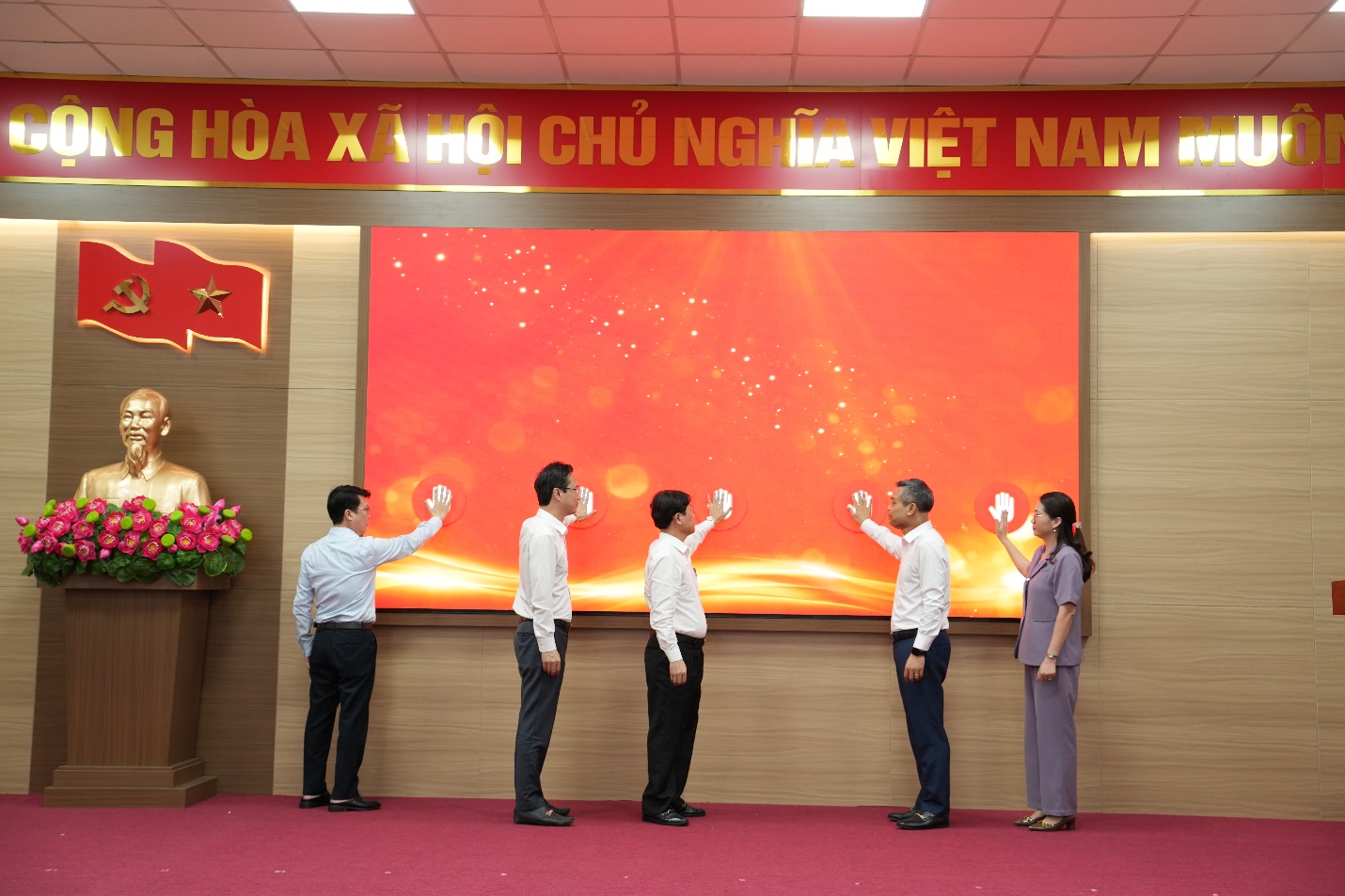 A group of people standing in a line  AI-generated content may be incorrect.