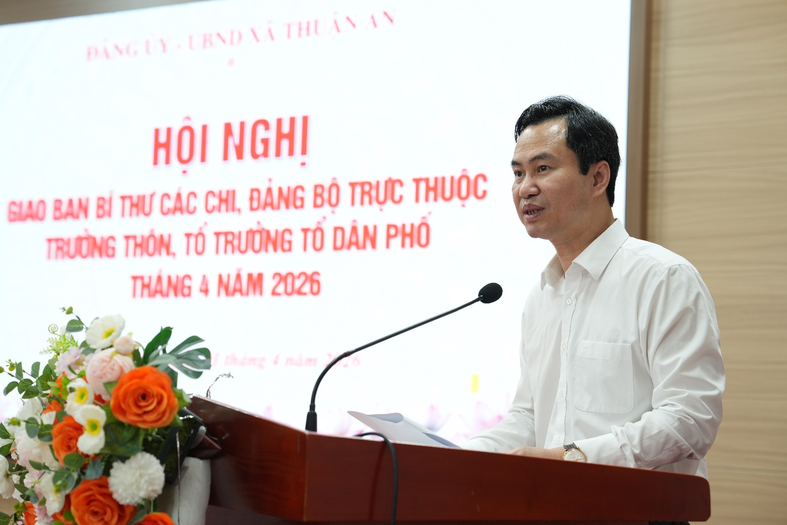 A person standing at a podium  AI-generated content may be incorrect.