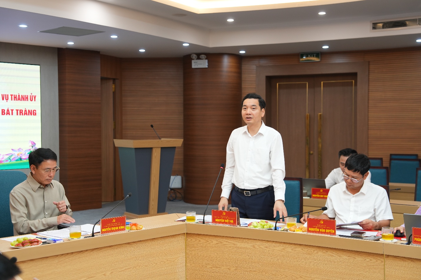 Đoàn kiểm tra số 2 của Ban Thường vụ Thành ủy làm việc với Ban Thường vụ Đảng ủy xã Gia Lâm và xã Bát Tràng- Ảnh 2.